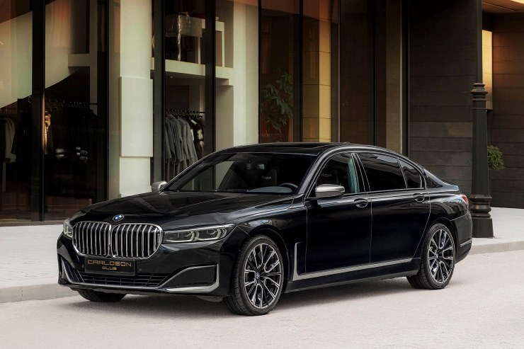 BMW 7 Series angle 2
