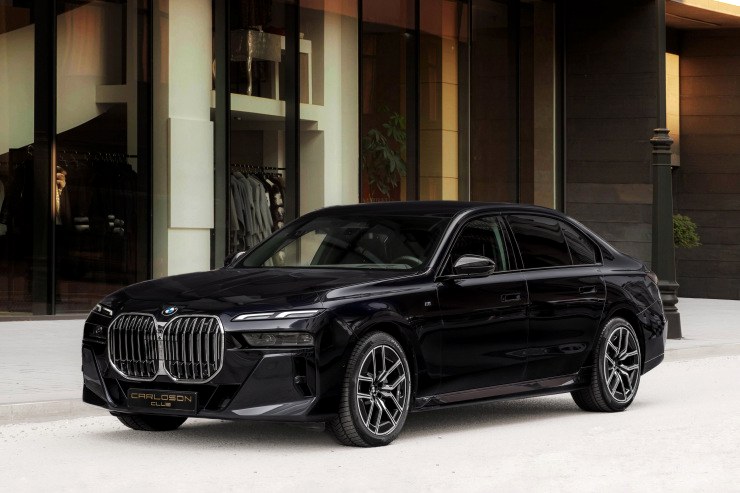 BMW 7 Series angle 4