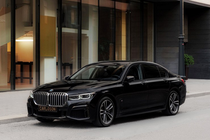 BMW 7 Series angle 5