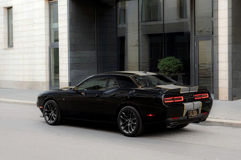 Dodge Challenger R/T angle 2