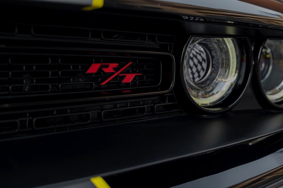 Dodge Challenger R/T angle 3